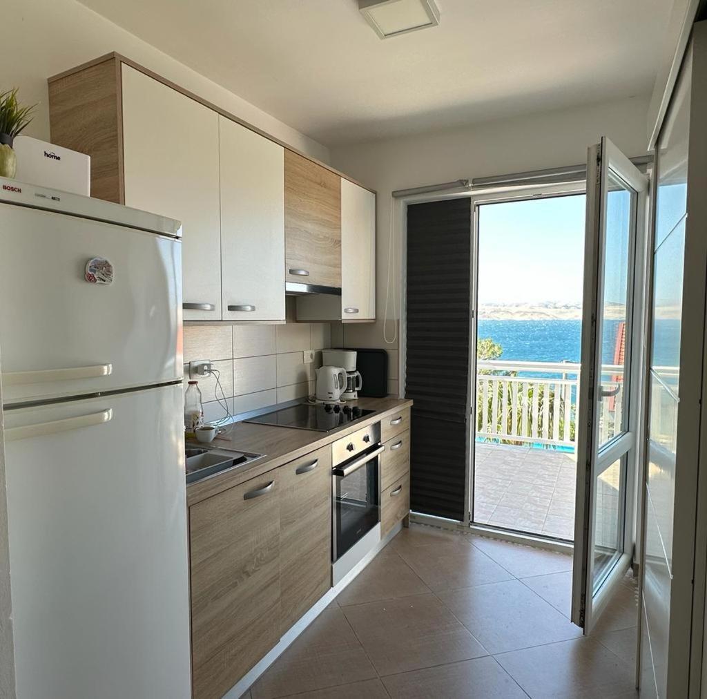 Beachfront Apartments Anita With Pool Karlobag Habitación foto