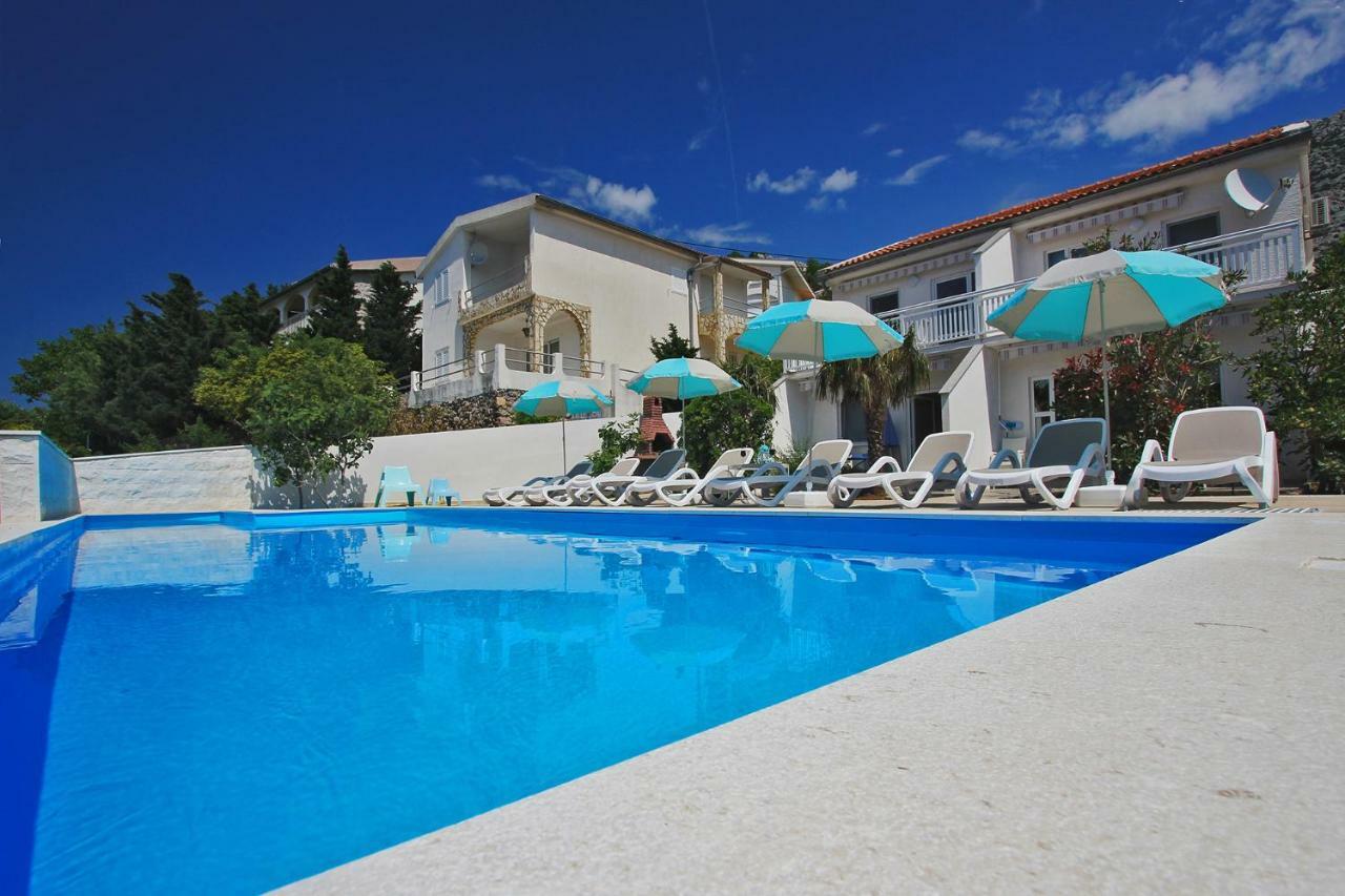 Beachfront Apartments Anita With Pool Karlobag Exterior foto