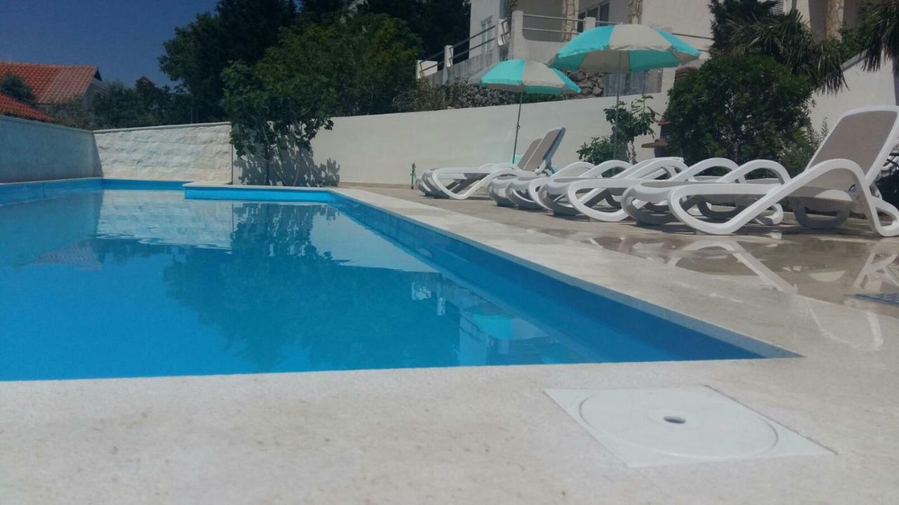 Beachfront Apartments Anita With Pool Karlobag Exterior foto