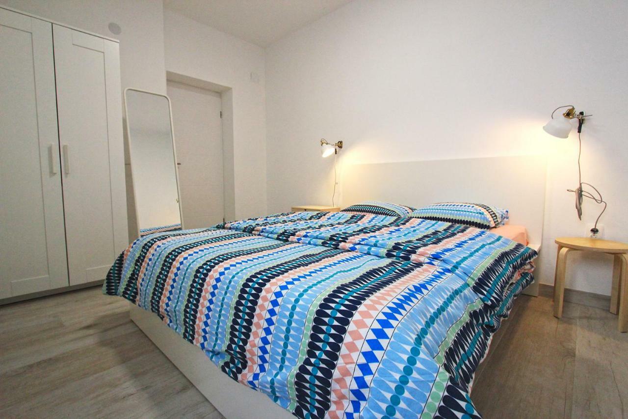 Beachfront Apartments Anita With Pool Karlobag Exterior foto