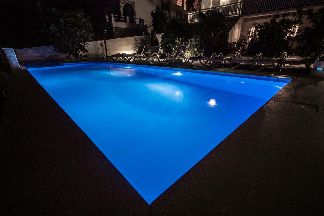 Beachfront Apartments Anita With Pool Karlobag Exterior foto